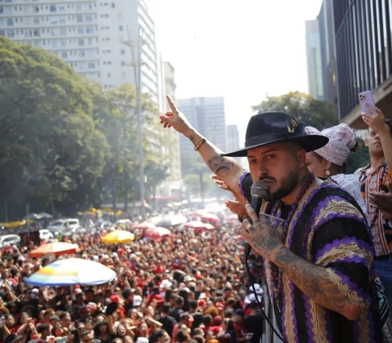 Marcha para Exu reúne milhares na Avenida Paulista num ato de fé e cultura