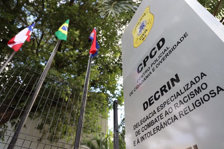 Idoso é preso por racismo contra jovem em mercado de Salvador