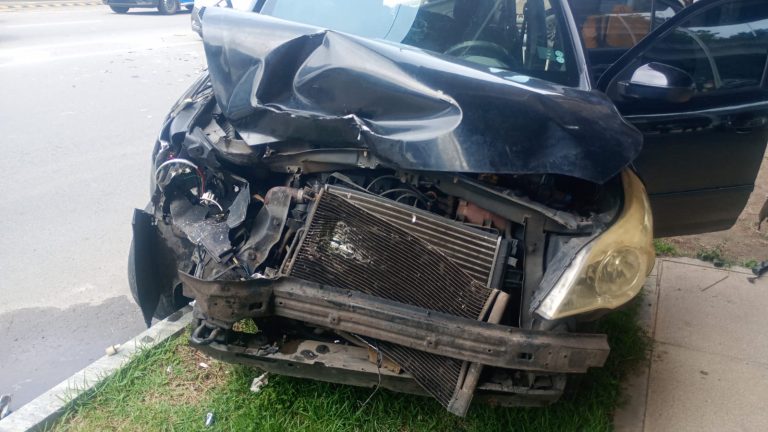 Tentativa de sequestro em Itapuã termina com prisão após colisão; veja vídeo