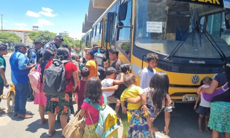Grupo de venezuelanos é deixado em rodoviária de Minas sem aviso prévio