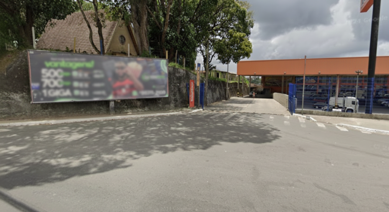 Homem mata mulher e comete suicídio em estacionamento de supermercado