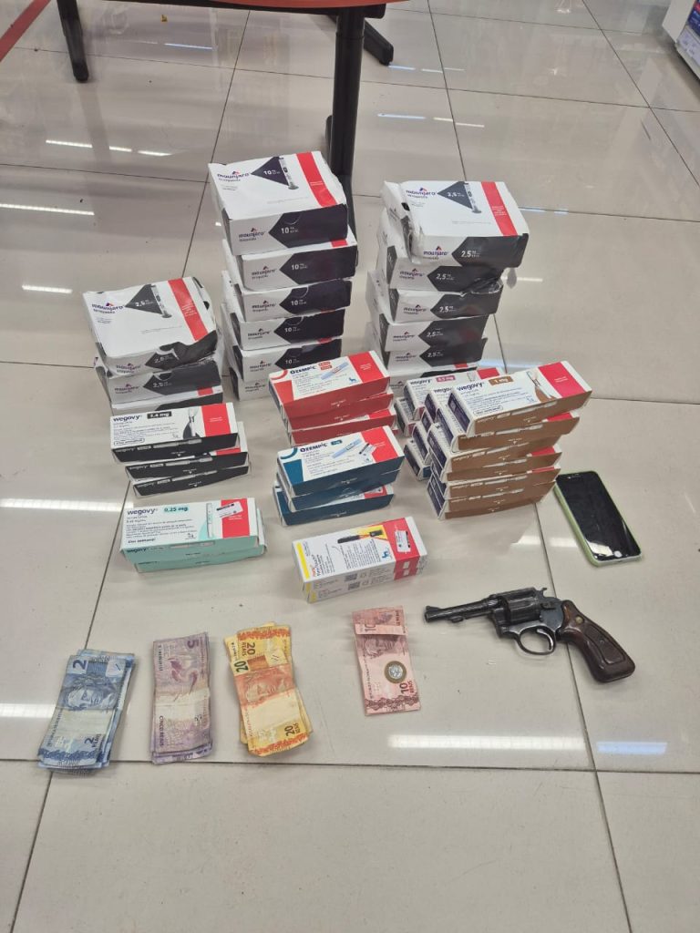 Criminosos fazem reféns durante roubo a farmácia na Pituba e são presos pelo Batalhão Apolo