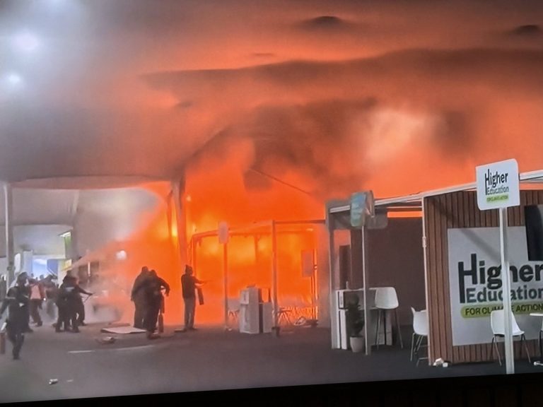 Incêndio atinge pavilhão da COP30 e força evacuação da Blue Zone; veja vídeos