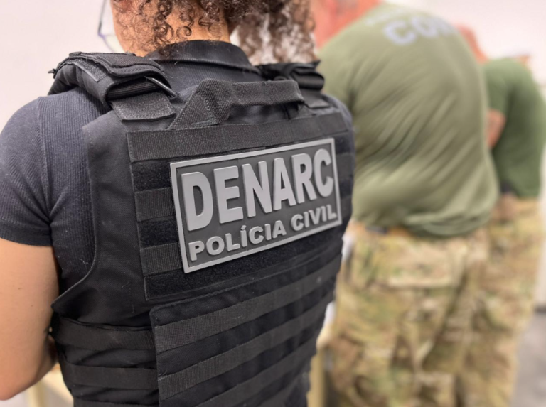 Polícia incinera uma tonelada de drogas na Bahia