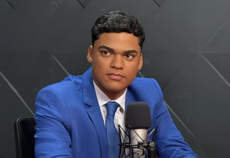 Vereador Sandro Filho nega que esposa ocupe cargo de R$ 20 mil na Prefeitura de Salvador