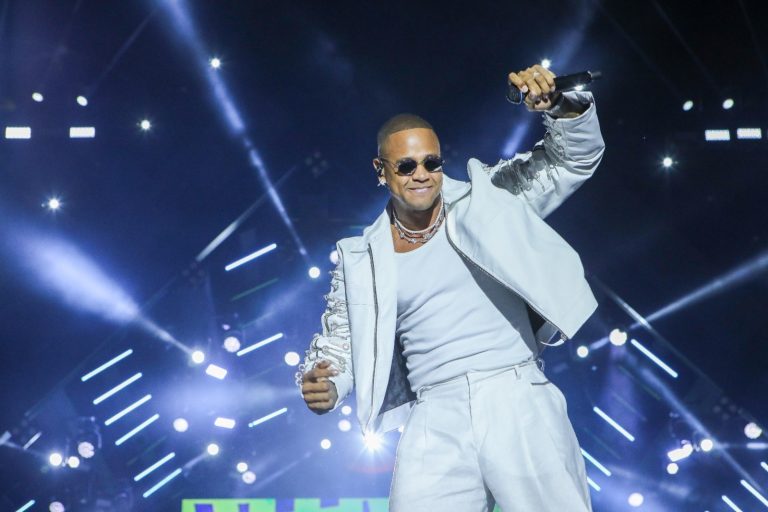 Léo Santana celebra 20 anos de carreira com show gratuito no Comércio no Dia da Consciência Negra