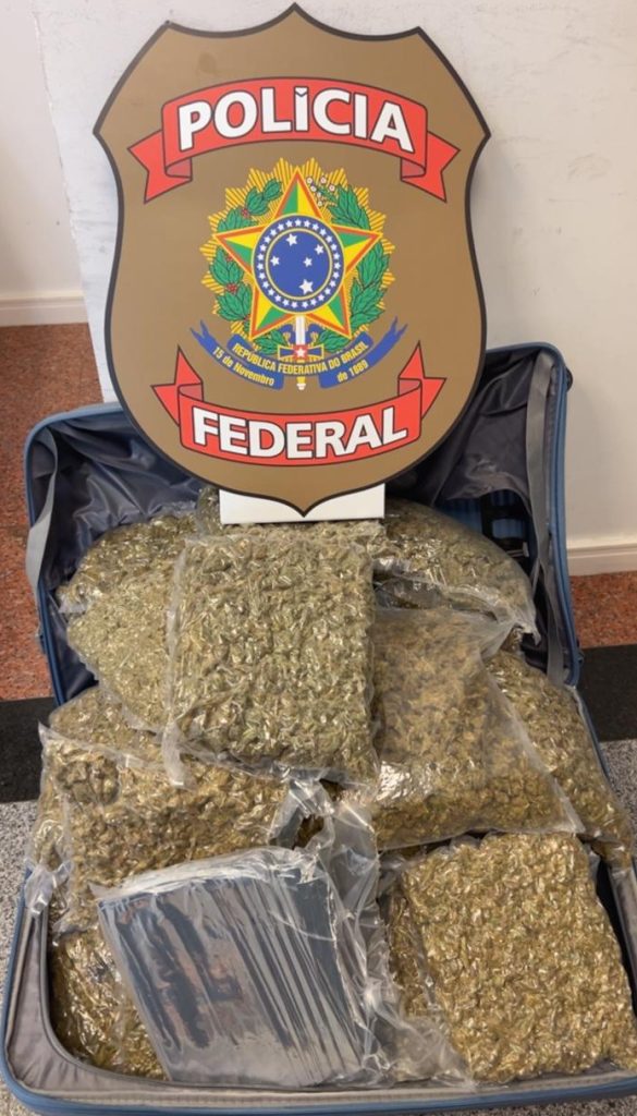 PF prende três pessoas por tráfico de drogas no Aeroporto de Salvador