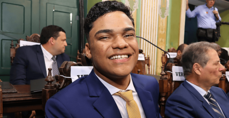 Vereador Sandro Filho reage à expulsão do MBL e afirma “fabricaram tudo”