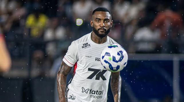 Bragantino goleia Vitória por 4 a 0 e afunda o adversário na briga contra o rebaixamento