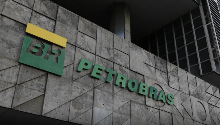Petroleiros entram em greve nacional por tempo indeterminado após 100 dias de negociação