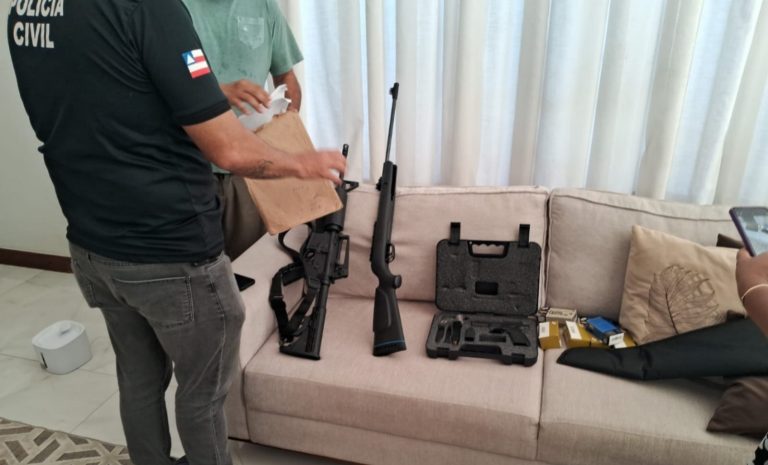 Polícia apreende arsenal durante investigação por violência psicológica em Simões Filho