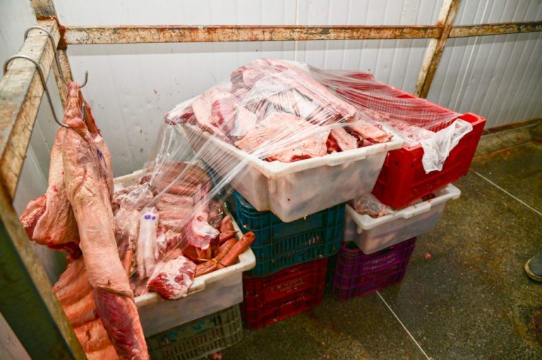 Vigilância Sanitária interdita açougue em Vitória da Conquista após denúncia