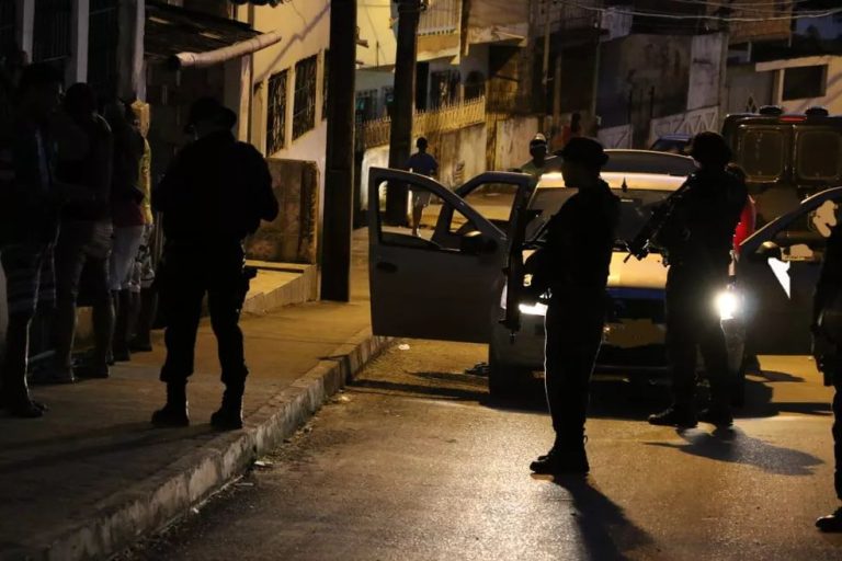 Traficante ligado a facção é preso com carro de luxo e R$ 100 mil em Lauro de Freitas