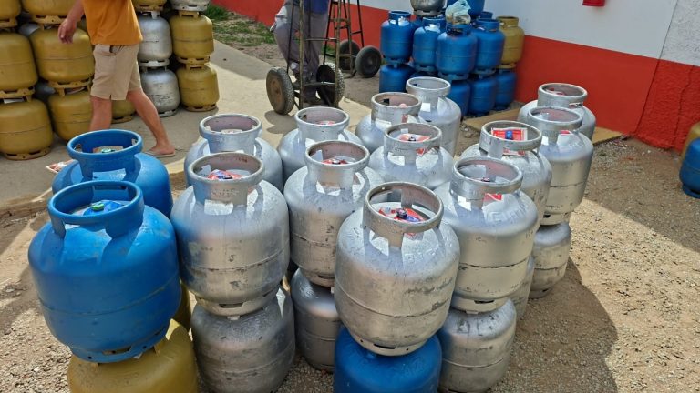 Polícia apreende 204 botijões de gás vendidos ilegalmente em Vitória da Conquista