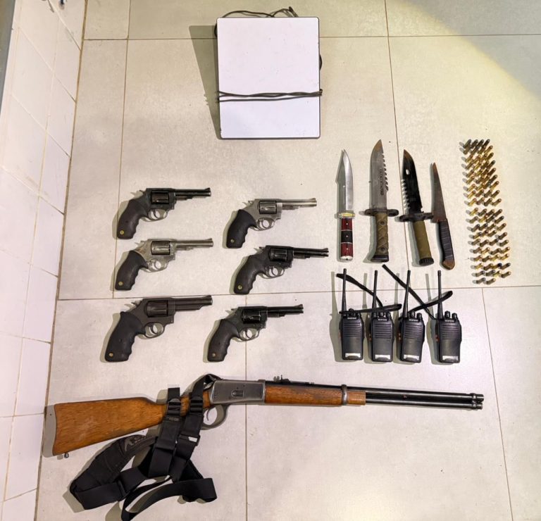 PM detém 11 homens por ameaçar pessoas e apreende armas de fogo
