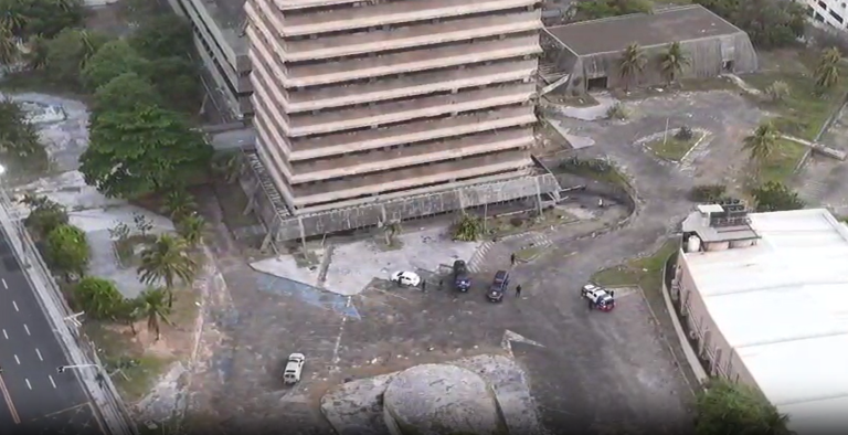 Guarda Civil prende 4 pessoas em operação na antiga sede dos Correios na Pituba