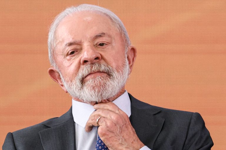 Lula fala em decisão “com Deus” sobre projeto que pode ajudar Bolsonaro