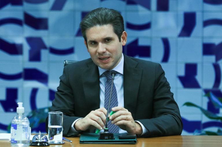 Câmara justifica expulsão de jornalistas após tumulto com deputado