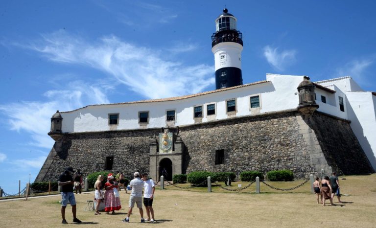 Salvador deve receber 3,6 milhões de visitantes e projeta verão histórico em 2026