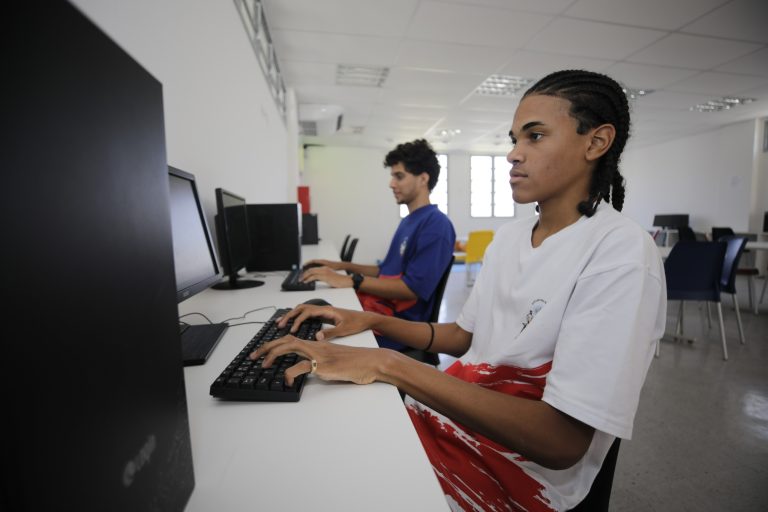 Bahia inicia matrículas da rede estadual nesta segunda (12) com prioridade para alunos PcD
