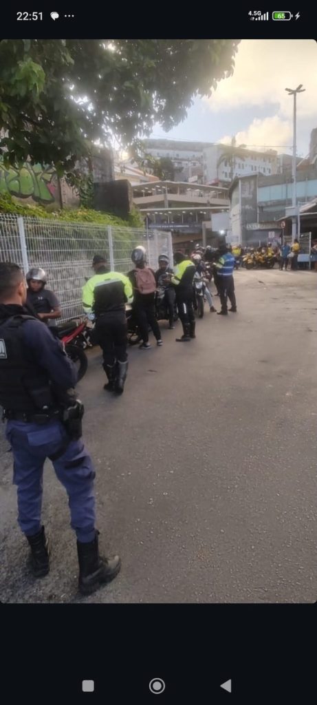 Homem é preso após atropelar guarda municipal durante blitz contra transporte clandestino em Salvador