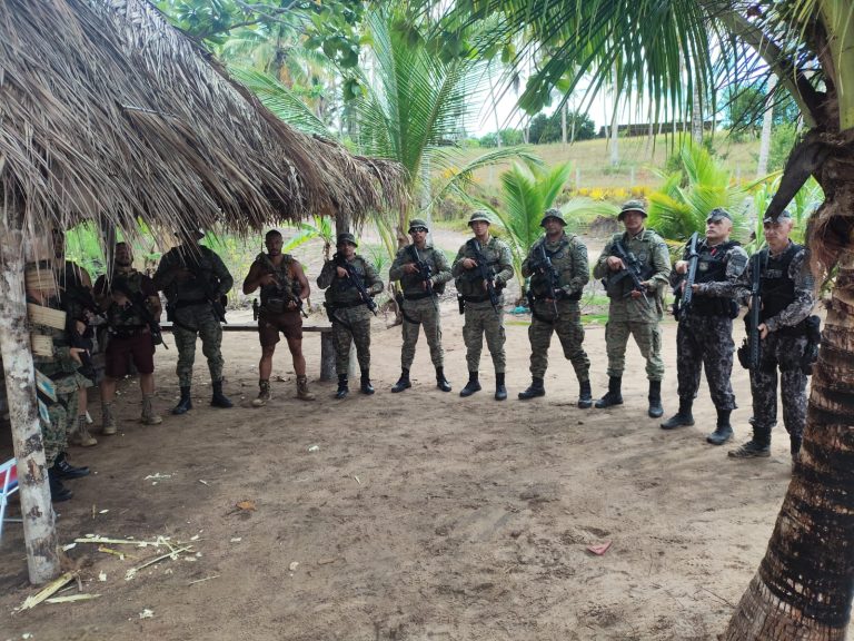 Suspeitos de atirar em turistas são detidos e armas enterradas são apreendidas no sul da Bahia