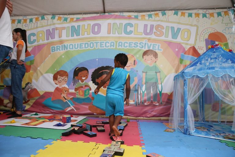 Salvador lança primeira brinquedoteca PCD do país em camarote oficial