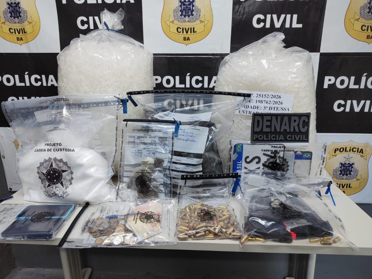 Homem é preso com arma de fogo, drogas e moto roubada em Fazenda Coutos