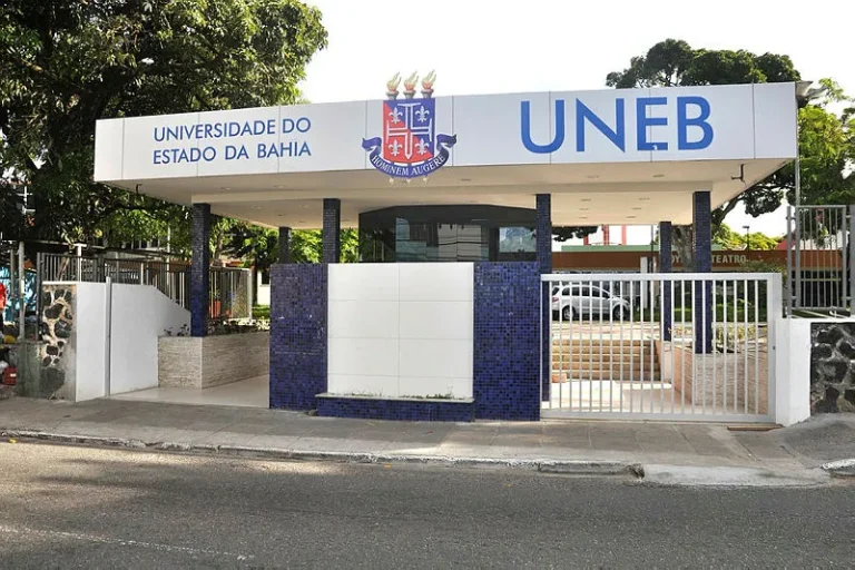 UNEB suspende aulas após tiroteio e entrada de suspeitos em campus