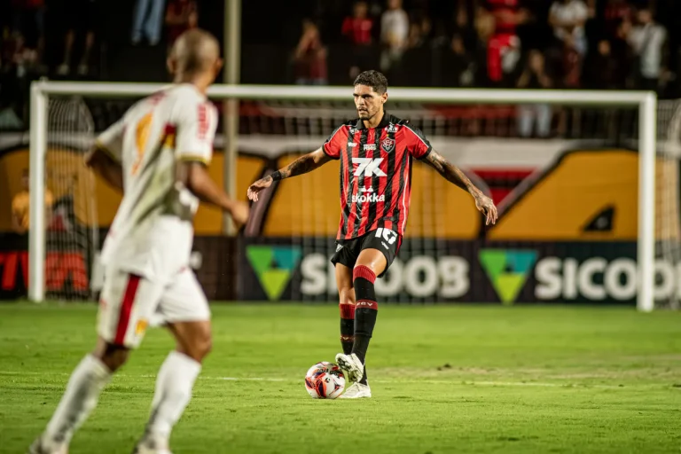 Vitória goleia a Juazeirense por 4 a 1 e assume a liderança do Grupo A na Copa do Nordeste