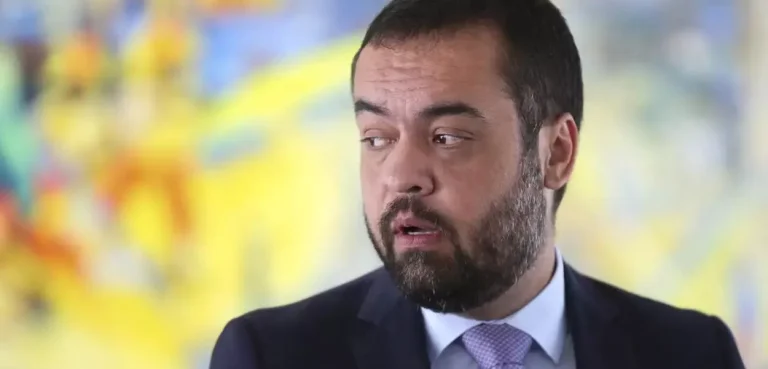 Ex-governador do Rio recua de pré-candidatura ao Senado em meio a investigações