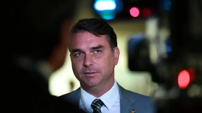 Flavio Bolsonaro escolhe novo marqueteiro para tentar reconstruir confiança do eleitorado