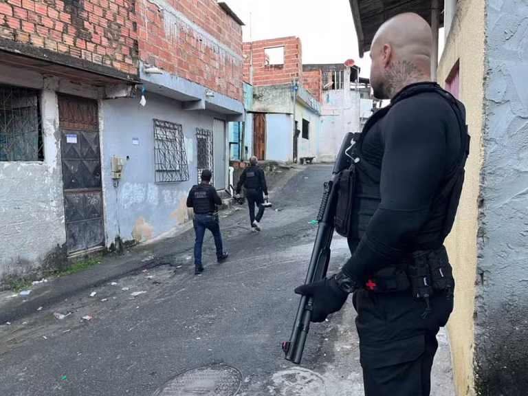 Operação da Polícia Civil prende três suspeitos de tráfico de armas na Bahia