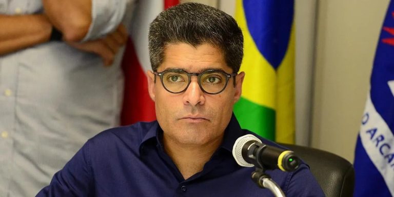 Após susto em voo, ACM Neto diz que pré-campanha seguirá normalmente