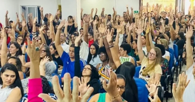 Professores da rede privada aprovam estado de greve na Bahia