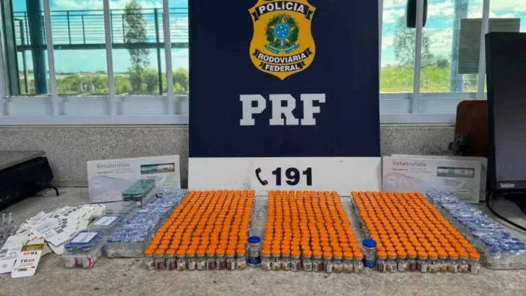 PRF apreende 14 kg de drogas e mais de 700 ampolas de remédio emagrecedor na BR-116