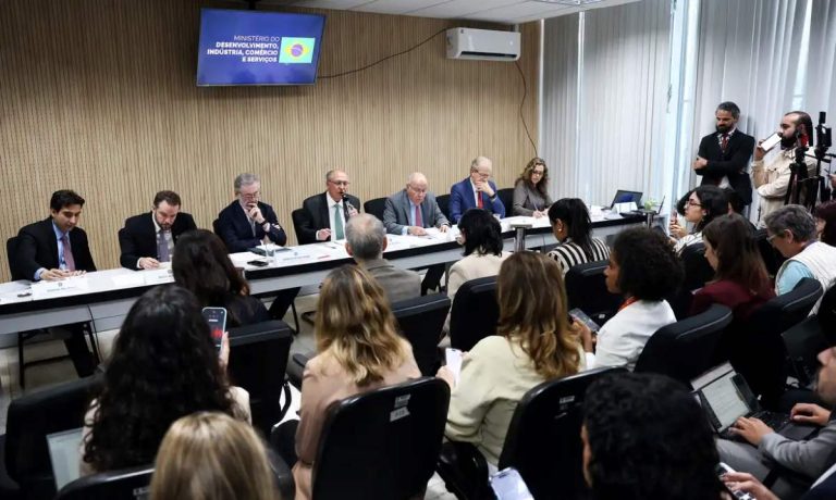Governo federal reativa programa para apoiar setores afetados por novas tarifas dos EUA