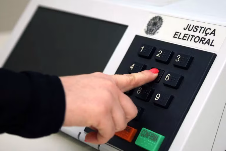 Justiça Eleitoral libera solicitação para voto em trânsito nas eleições