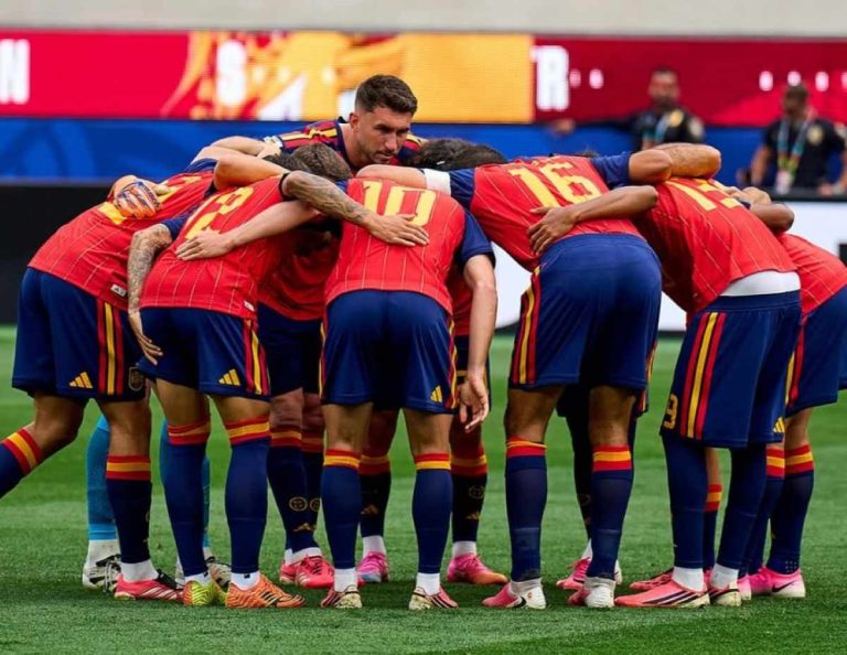 Espanha goleia a Áustria e garante vaga nas oitavas de final da Copa do Mundo