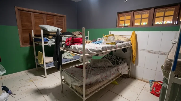 Internos são resgatados de clínica onde eram torturados, afogados e chicoteados na RMS