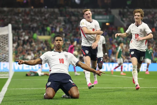 Inglaterra vence o México e garante vaga nas quartas de final da Copa do Mundo