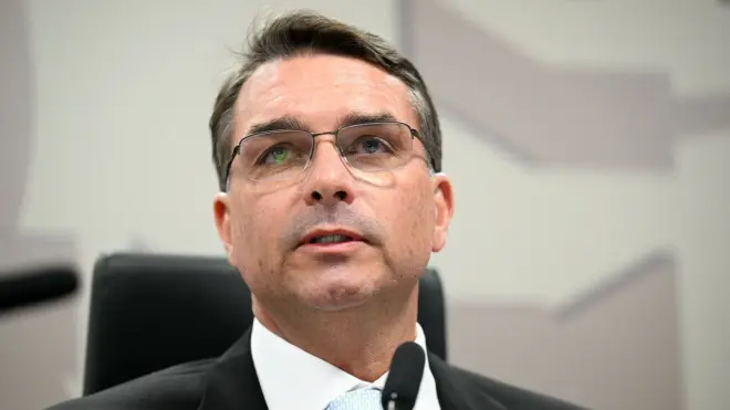 TSE restabelece filiação de Flávio Bolsonaro ao PL e libera candidatura à Presidência