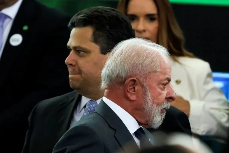 Alcolumbre cobra avanço na votação do fim da escala 6×1 e manda recado a Lula