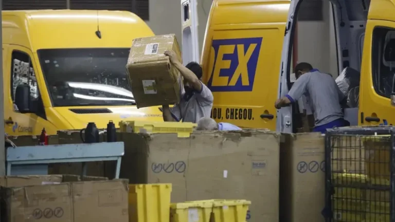 Correios passam a entregar compras de sites do Paraguai diretamente no Brasil