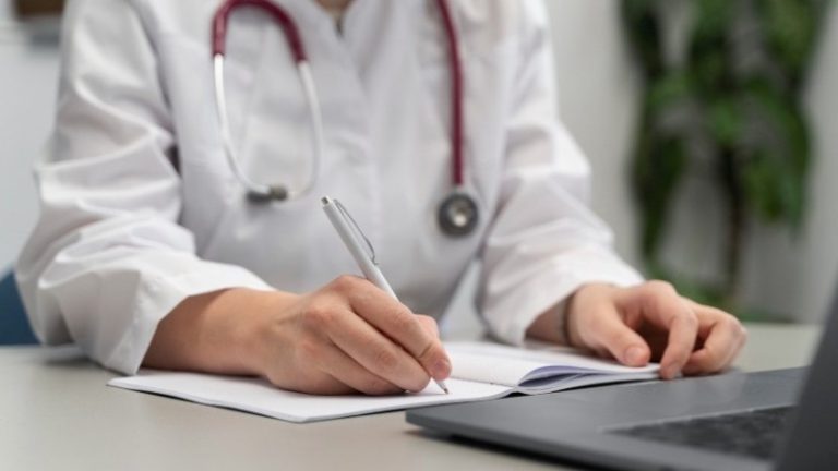 Senado aprova novo piso de R$ 13,6 mil para médicos e cirurgiões-dentistas