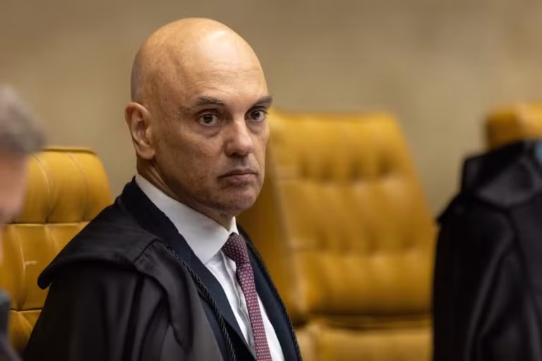 Moraes cancela pronunciamento após decisões de Fachin no STF