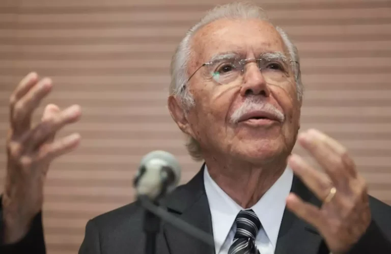 José Sarney é internado com pneumonia em São Luís