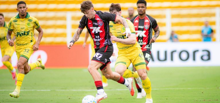 Vitória sofre empate no fim e segue sem vencer fora de casa no Brasileirão