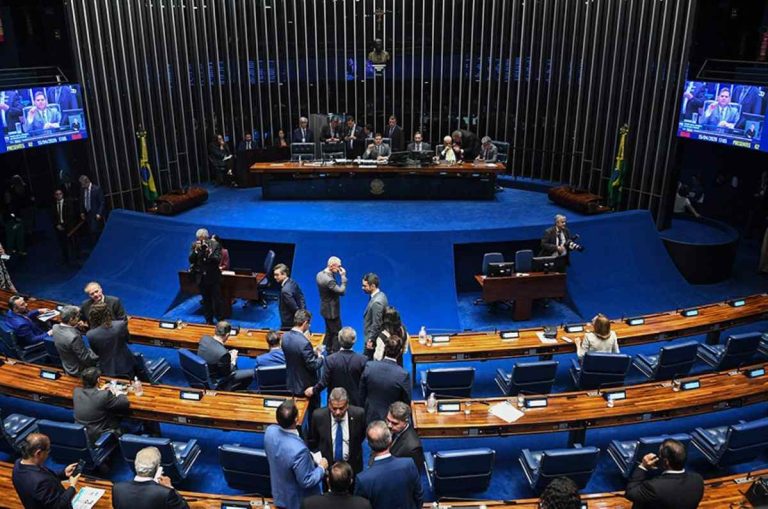 Alcolumbre confirma votação da PEC do fim da escala 6×1 após as eleições