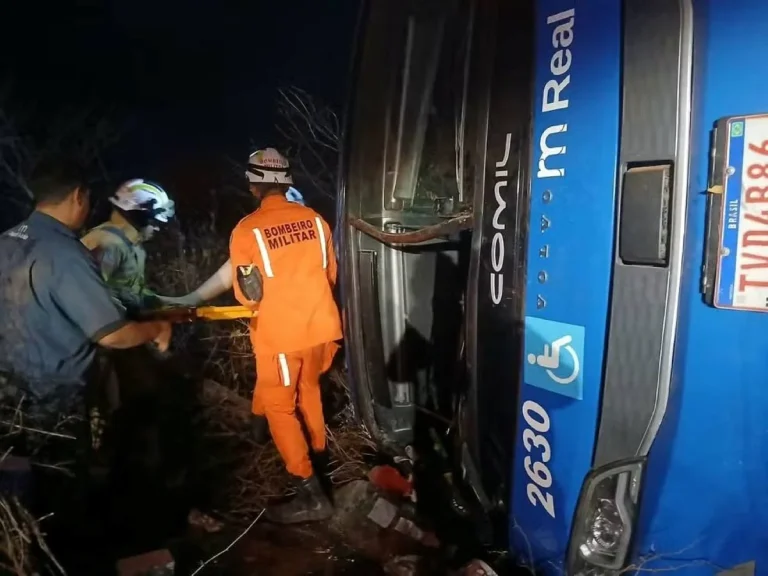 Sobreviventes de acidente de ônibus com sete mortos na Bahia estão em estado grave